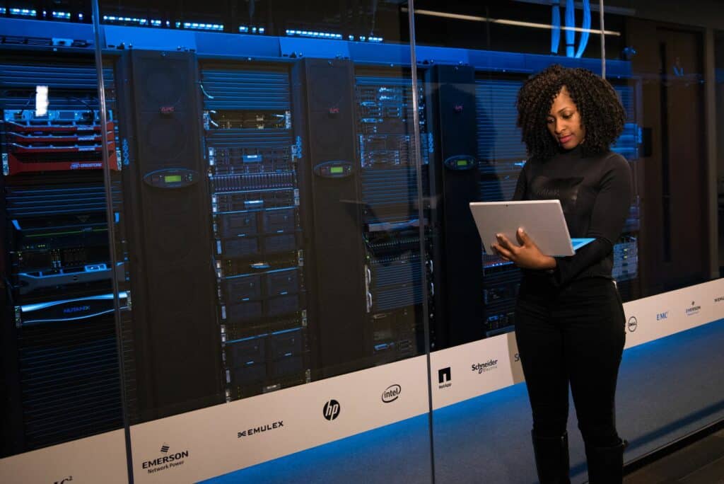 Supervision d'une infrastructure informatique et réseau.