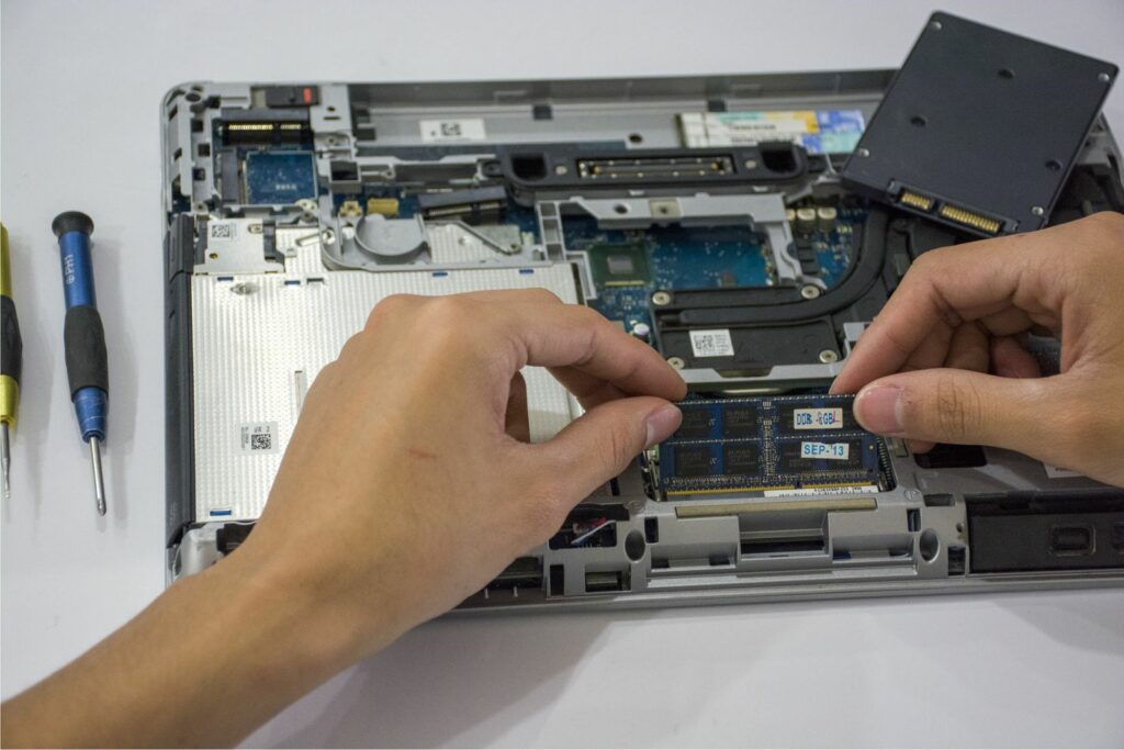 Maintenance informatique et infogérance à Aubagne : pourquoi externaliser son informatique ?
